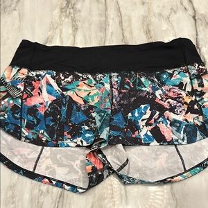 Lululemon Print Speed Up Low Rise 2.5” Shorts Size 6